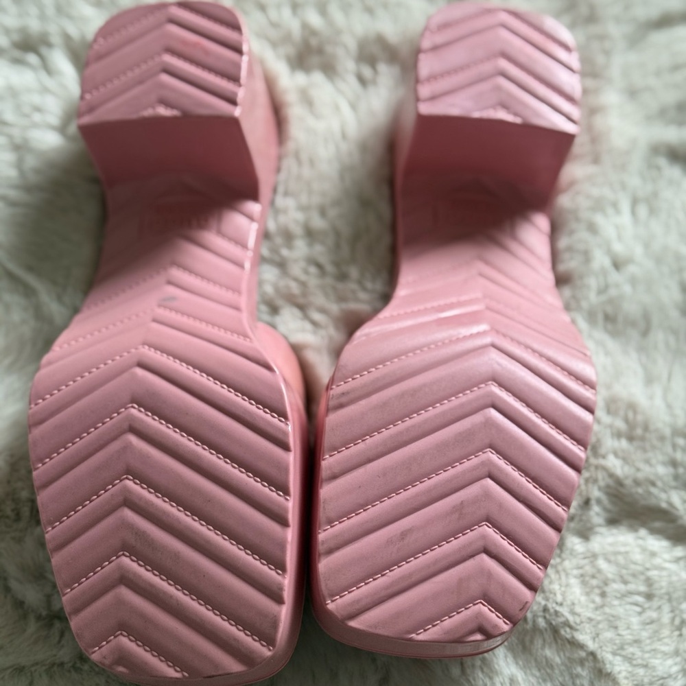 Gucci Pink Minimalist Sandals - Picture 6 of 6